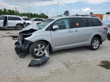  Salvage Toyota Sienna