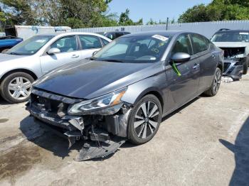  Salvage Nissan Altima