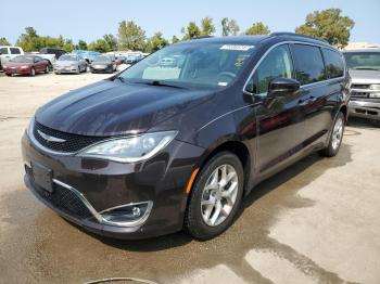  Salvage Chrysler Pacifica