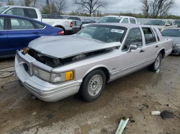  Salvage Lincoln Towncar