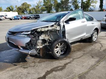  Salvage Chrysler 200