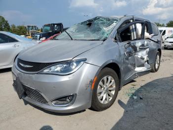  Salvage Chrysler Pacifica