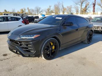  Salvage Lamborghini Urus