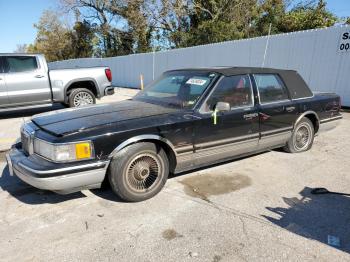  Salvage Lincoln Towncar