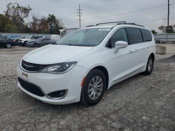  Salvage Chrysler Pacifica