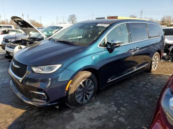  Salvage Chrysler Pacifica