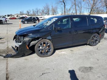  Salvage Chrysler Pacifica