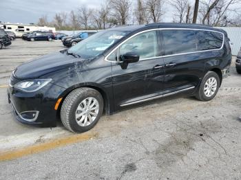  Salvage Chrysler Pacifica