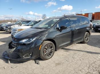  Salvage Chrysler Pacifica