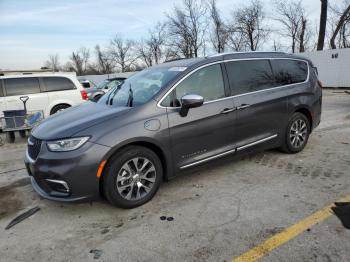  Salvage Chrysler Pacifica