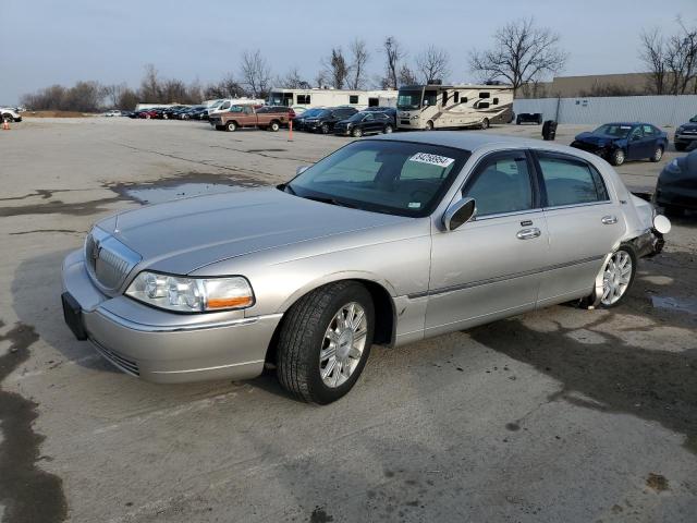  Salvage Lincoln Towncar