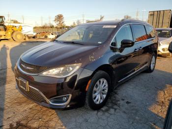  Salvage Chrysler Pacifica