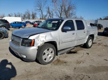  Salvage Chevrolet Avalanche