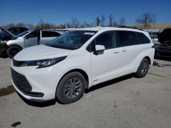  Salvage Toyota Sienna