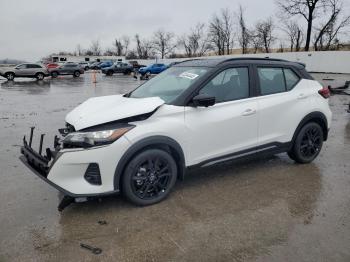  Salvage Nissan Kicks