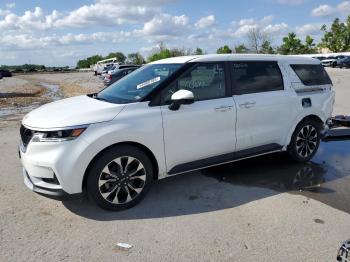  Salvage Kia Carnival