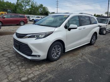  Salvage Toyota Sienna