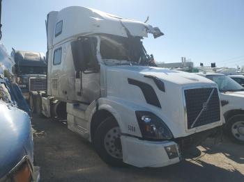  Salvage Volvo Vn