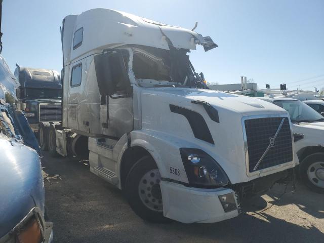  Salvage Volvo Vn
