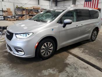  Salvage Chrysler Pacifica