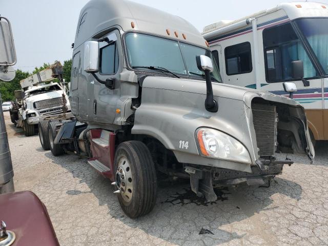  Salvage Freightliner Cascadia 1
