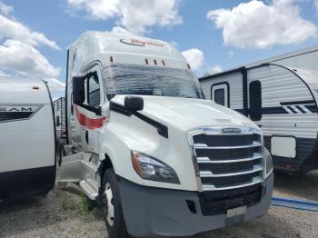  Salvage Freightliner Cascadia 1