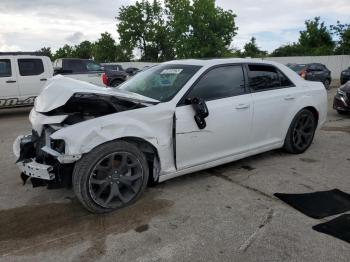  Salvage Chrysler 300