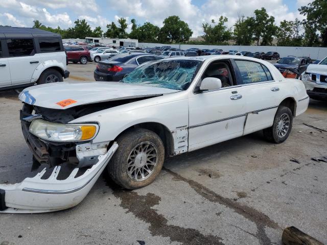  Salvage Lincoln Towncar