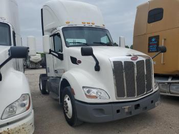 Salvage Peterbilt 579