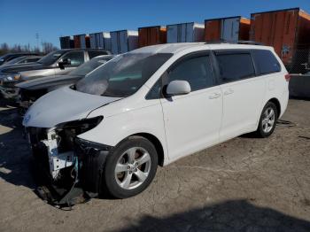  Salvage Toyota Sienna