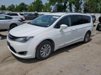  Salvage Chrysler Pacifica