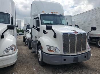  Salvage Peterbilt 579