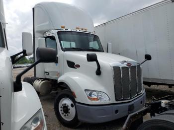 Salvage Peterbilt 579