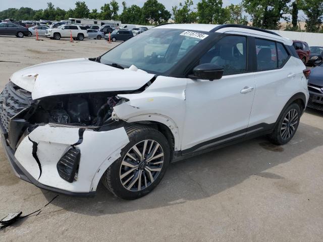 Salvage Nissan Kicks