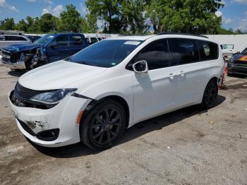  Salvage Chrysler Pacifica