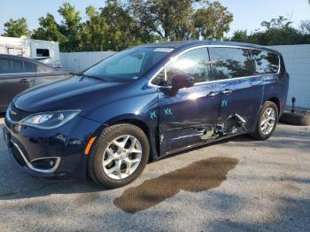  Salvage Chrysler Pacifica