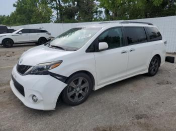  Salvage Toyota Sienna