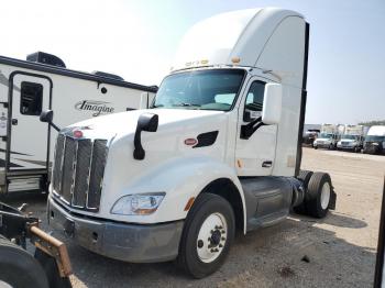  Salvage Peterbilt 579