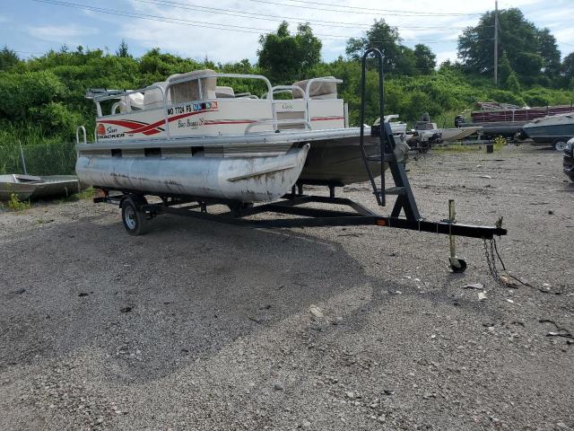  Salvage Sun Tracker Boat