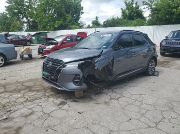  Salvage Nissan Kicks