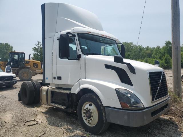  Salvage Volvo Vn