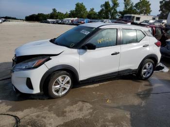  Salvage Nissan Kicks