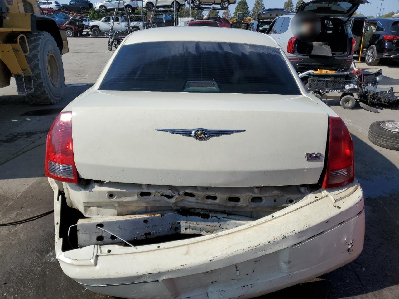 Chrysler 300 Touring Image 3