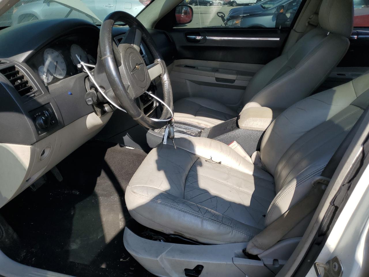 Chrysler 300 Touring Image 11