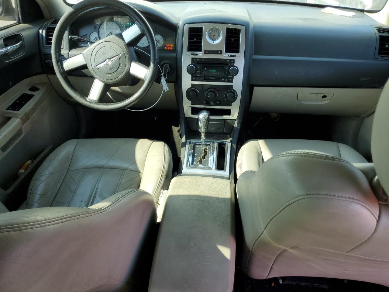 Chrysler 300 Touring Image 4