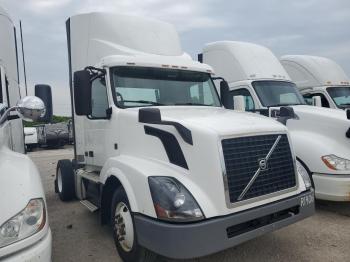  Salvage Volvo Vn