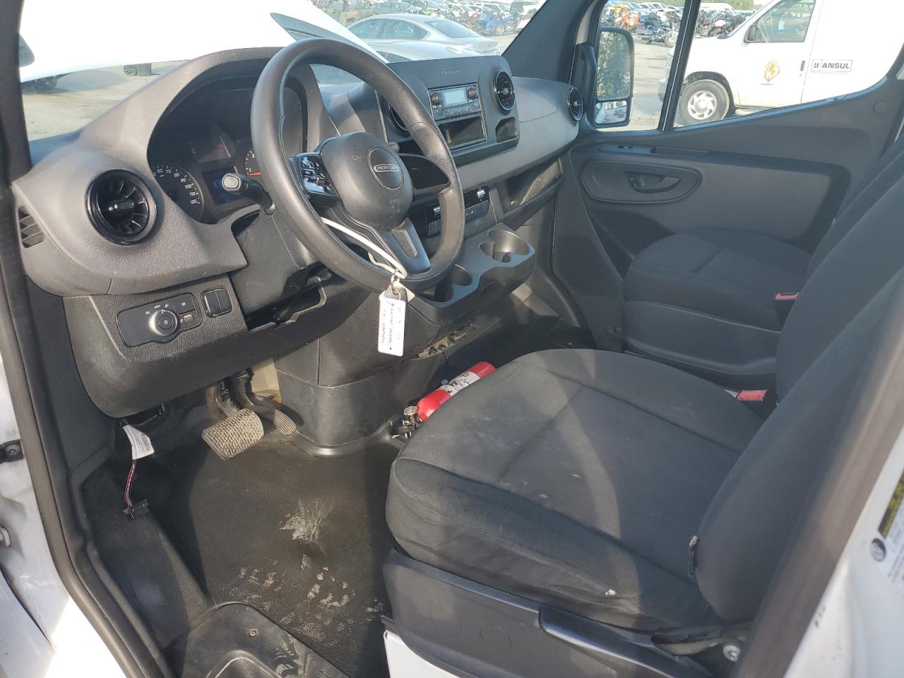 Freightliner Sprinter 2500 Image 8