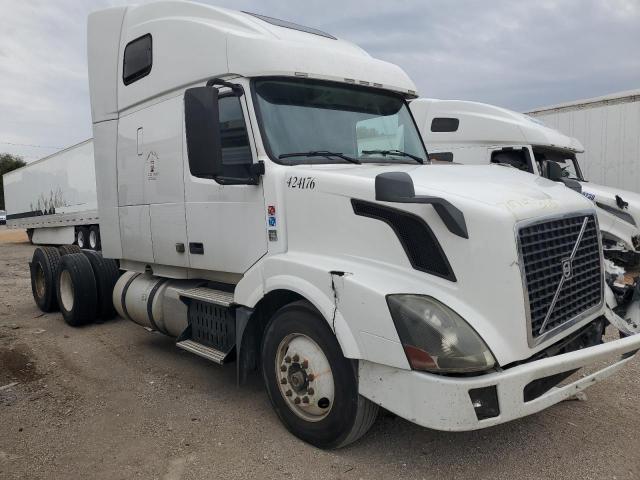  Salvage Volvo Vnl