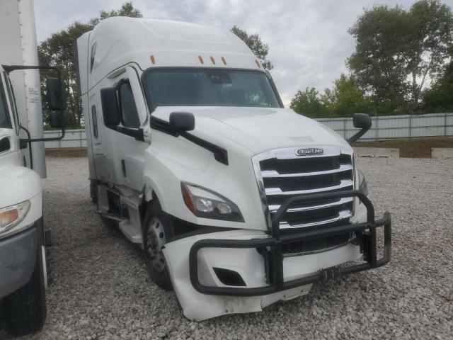  Salvage Freightliner Cascadia 1