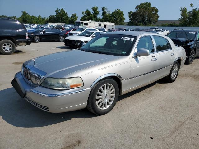  Salvage Lincoln Towncar